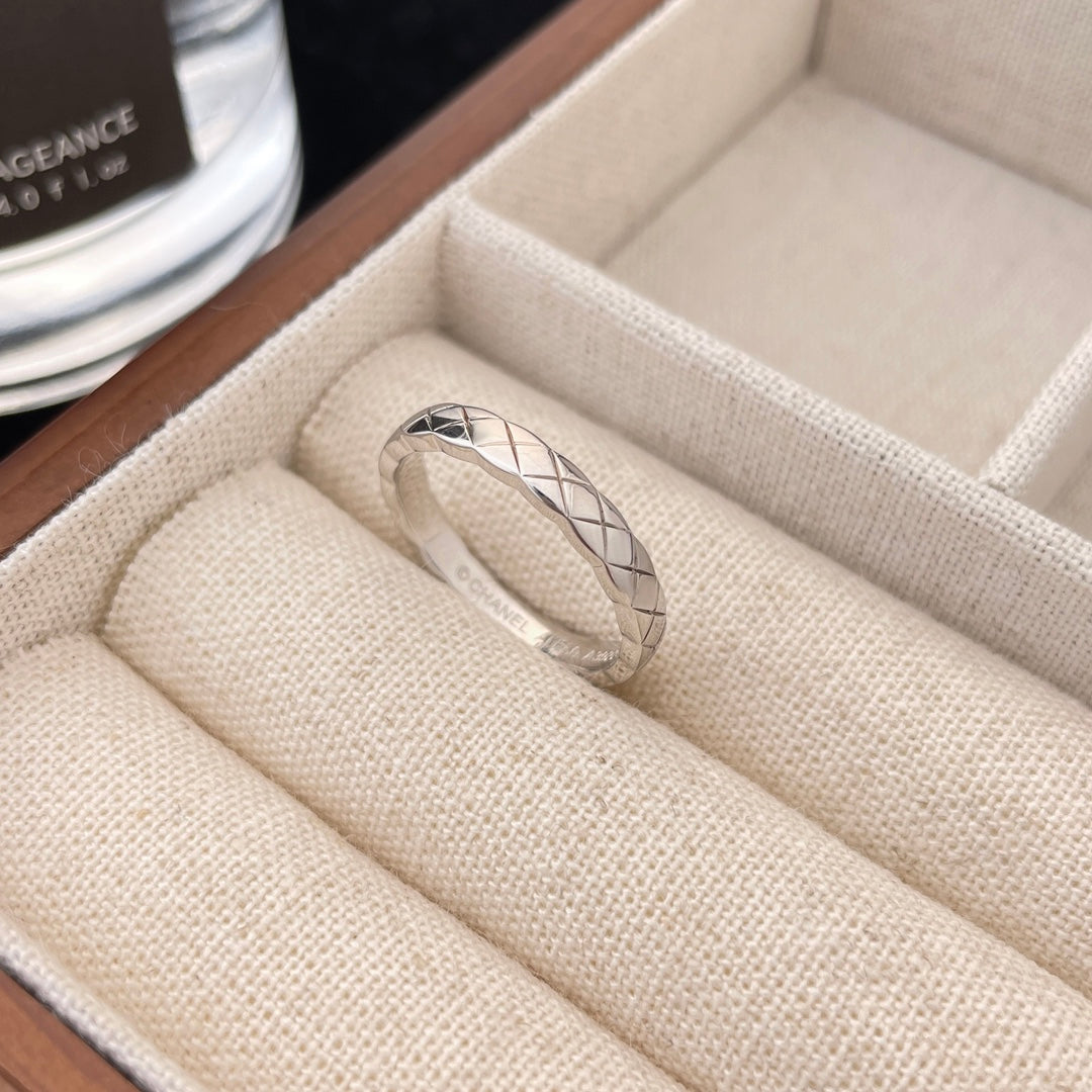 Chanel Crush Mini Classic Ring
