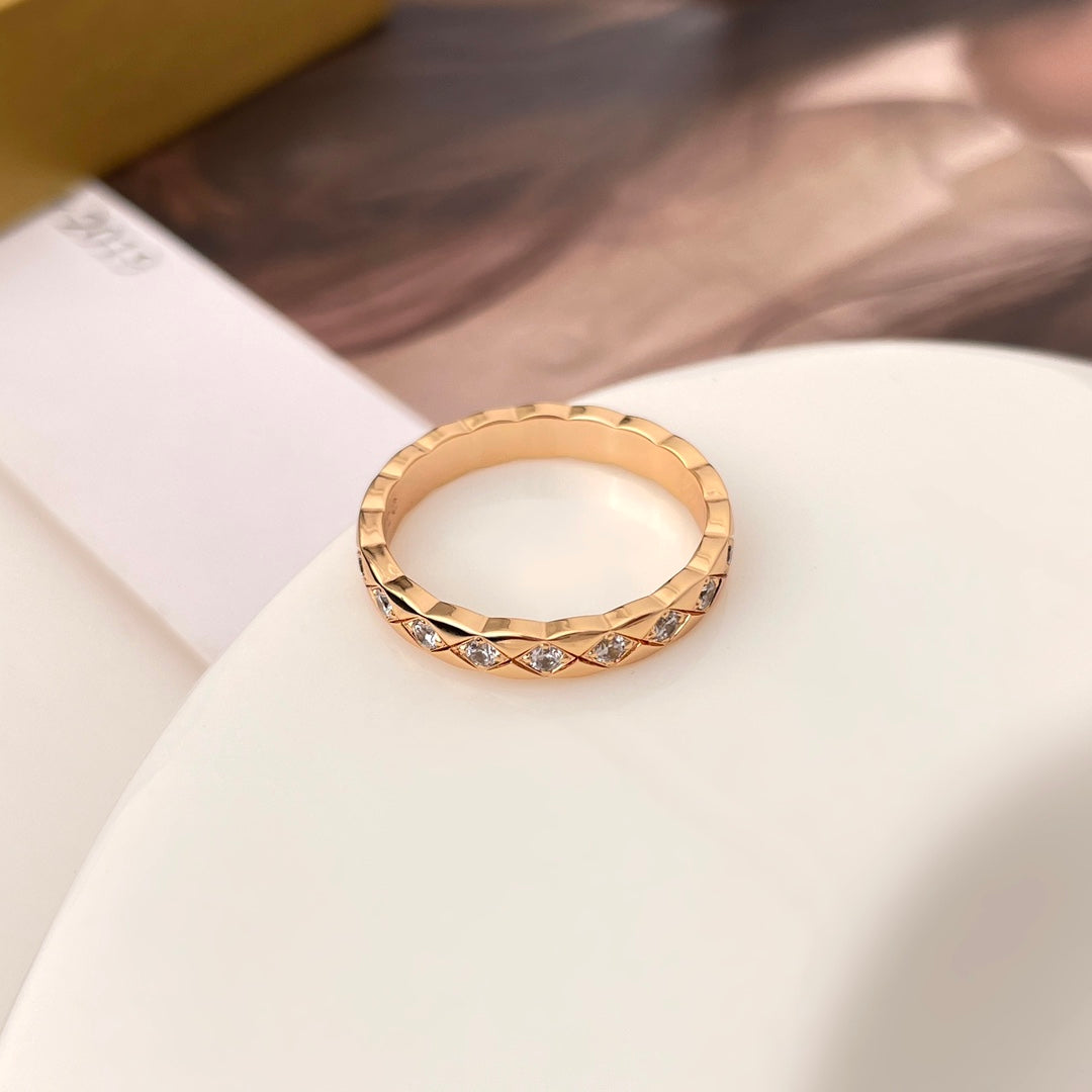 Chanel Crush Mini Classic Ring Diamonds
