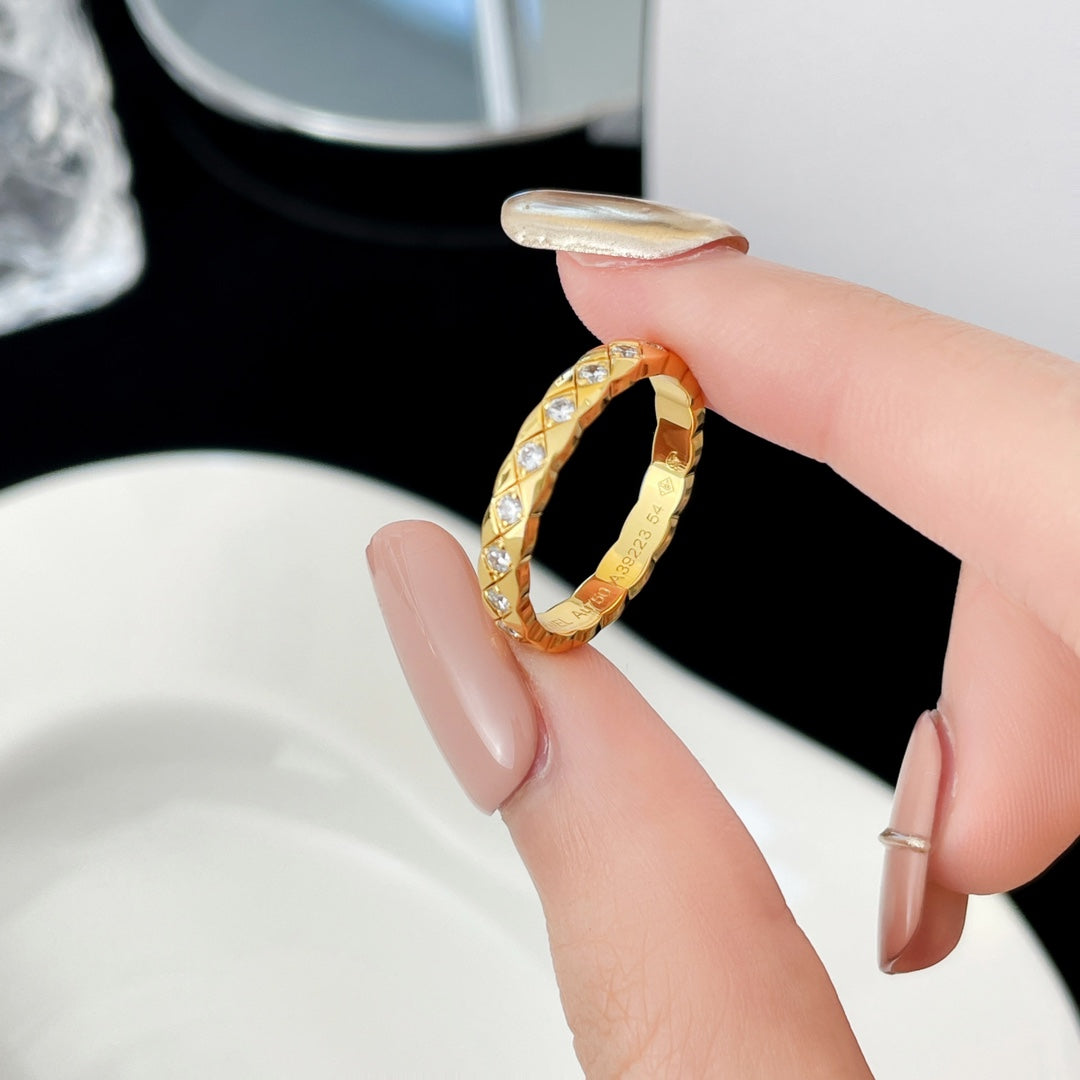 Chanel Crush Mini Classic Ring Diamonds