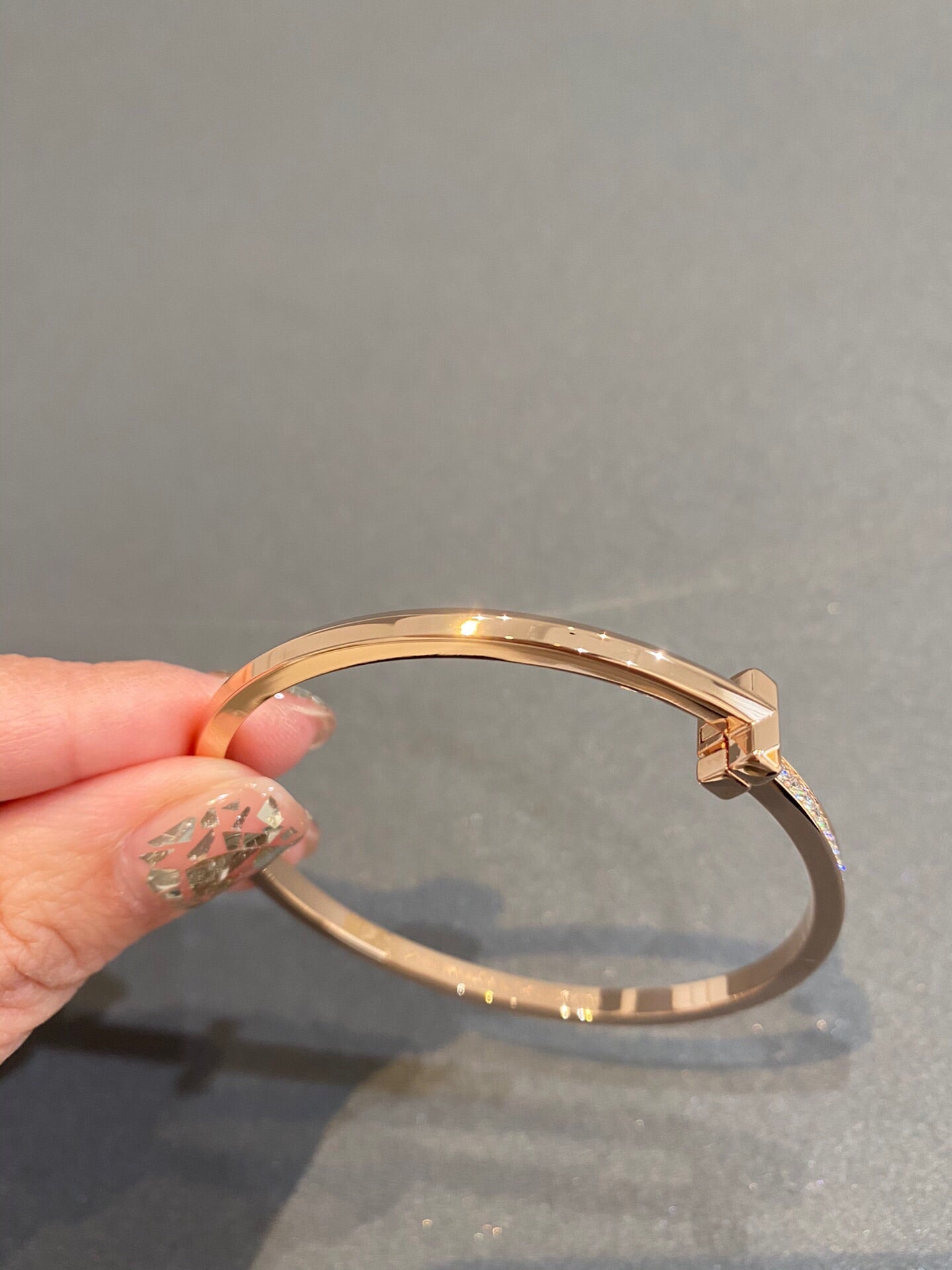 TIFFANY NARROW T1 HINGED BANGLE DIAMOND PINK GOLD