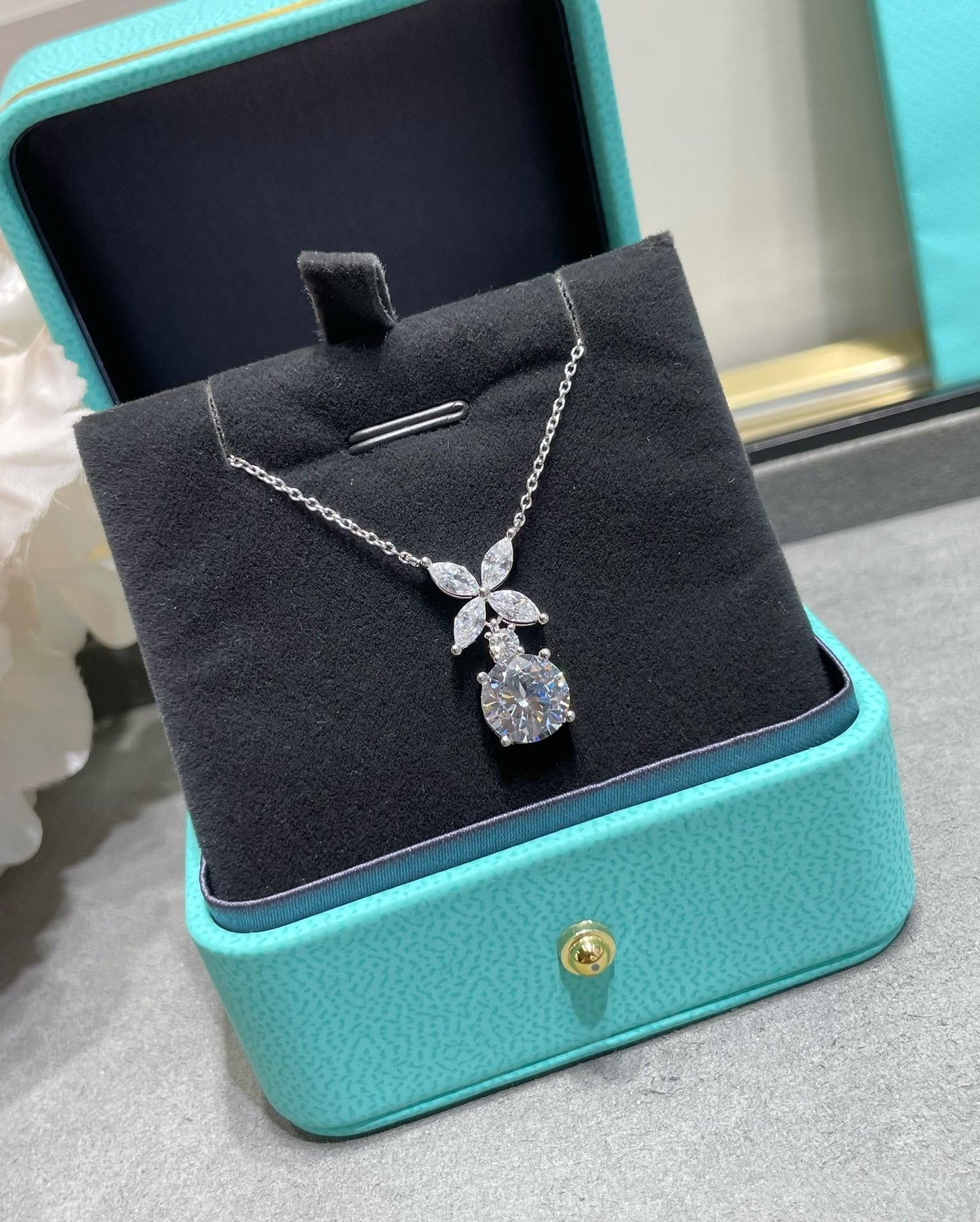 TIFFANY VICTORIA PENDANT SILVER DIAMOND NECKLACE