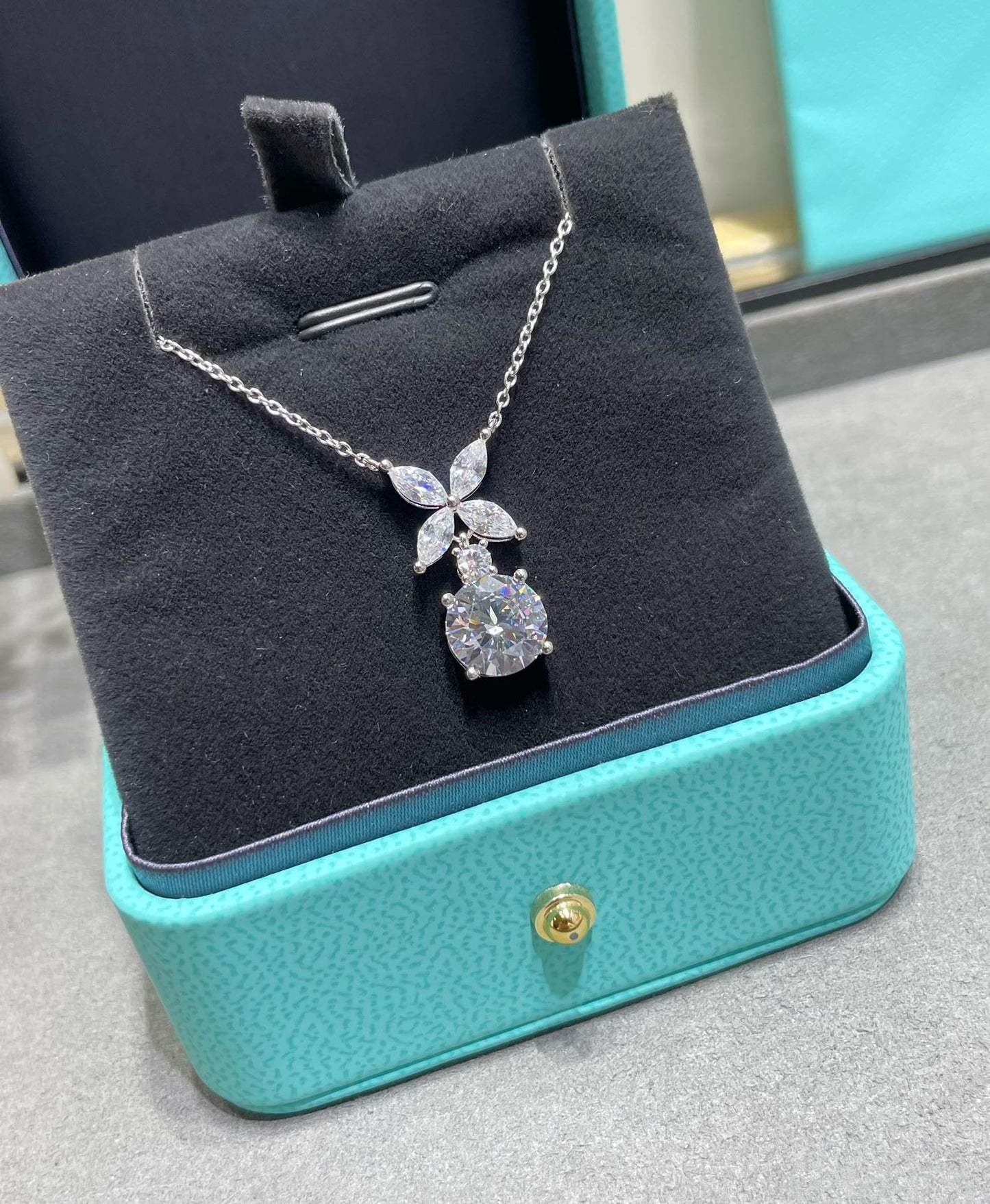 TIFFANY VICTORIA PENDANT SILVER DIAMOND NECKLACE