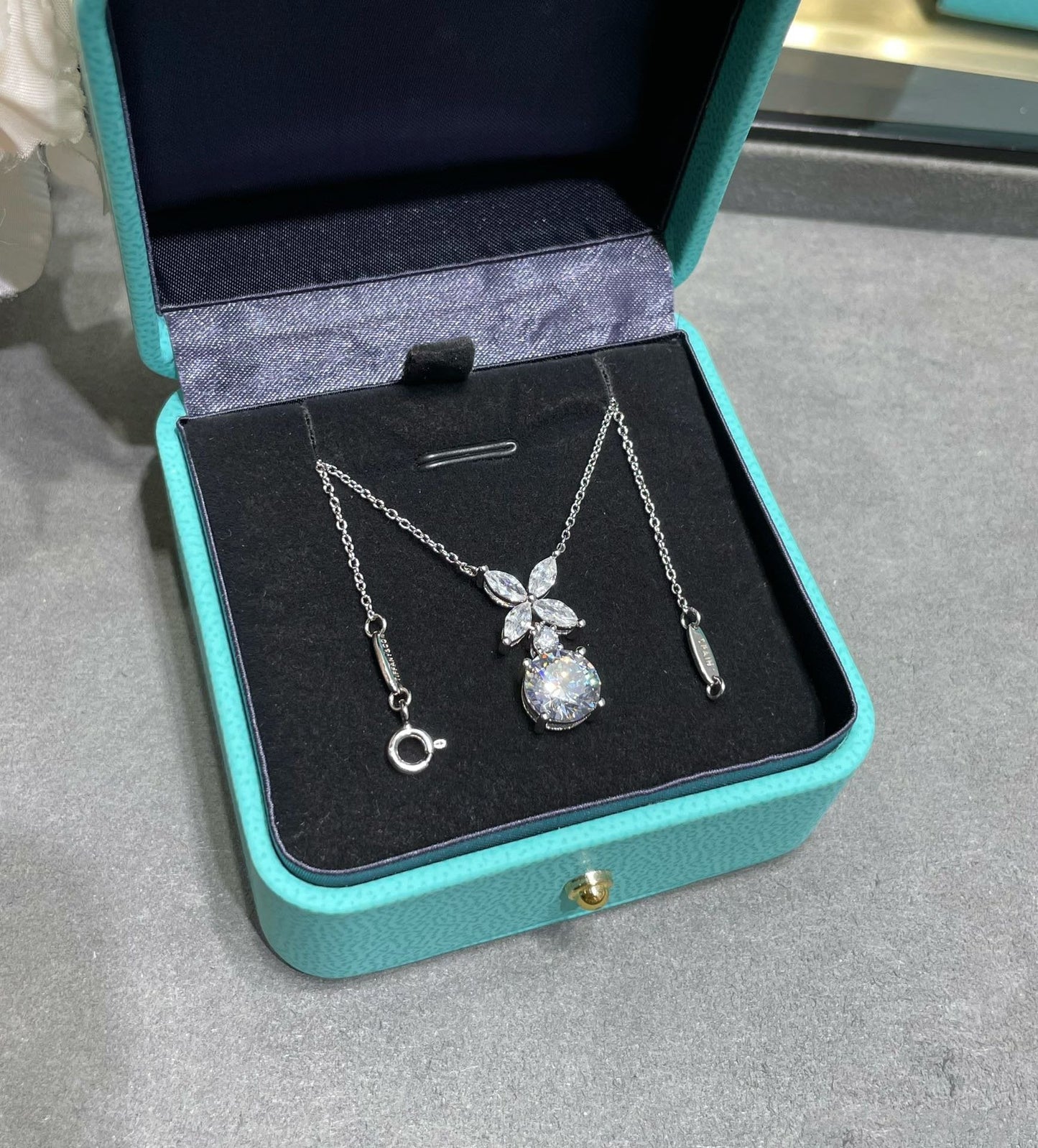 TIFFANY VICTORIA PENDANT SILVER DIAMOND NECKLACE