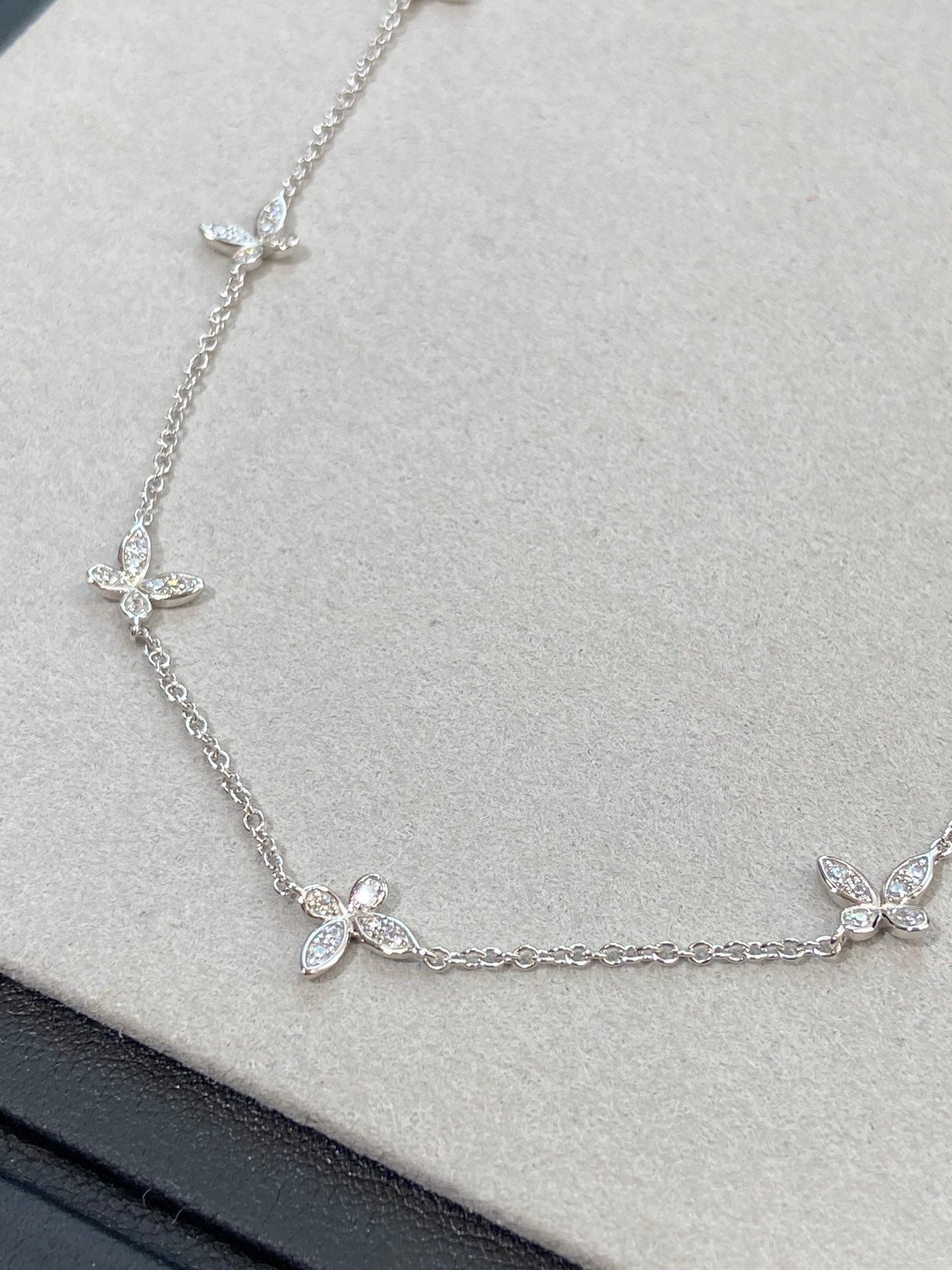 GRAFF CLASSIC BUTTERFLY PETITE DIAMOND SILVER NECKLACE