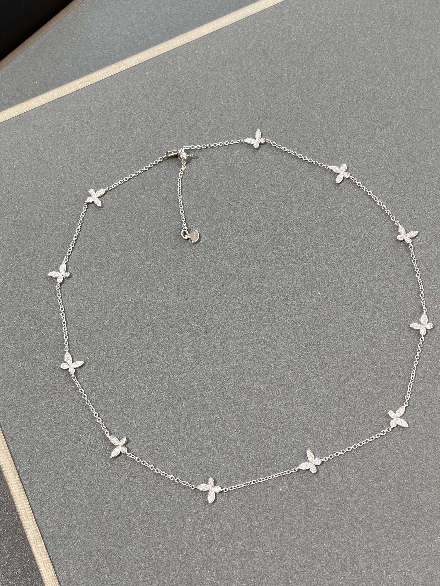 GRAFF CLASSIC BUTTERFLY PETITE DIAMOND SILVER NECKLACE