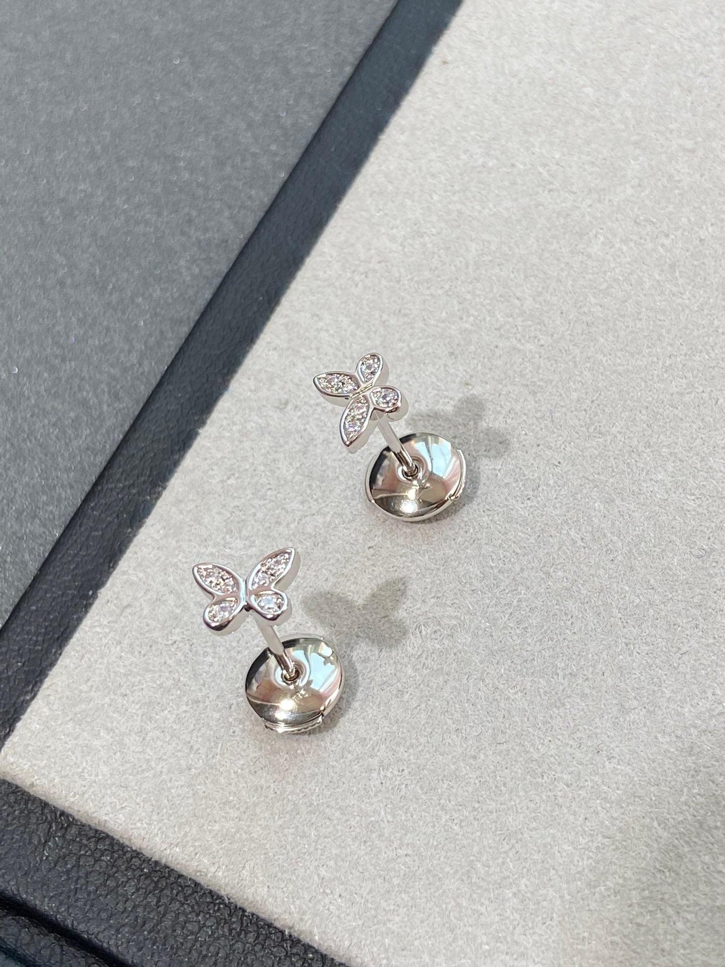 GRAFF CLASSIC BUTTERFLY PETITE DIAMOND SILVER NECKLACE