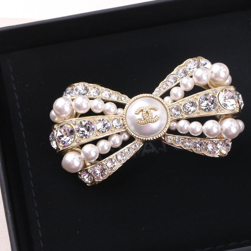 Chanel Brooch Gold