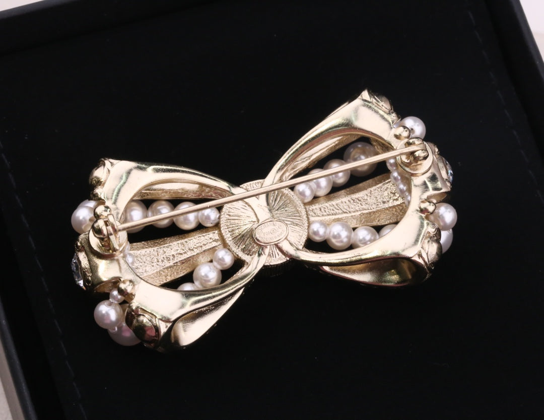 Chanel Brooch Gold
