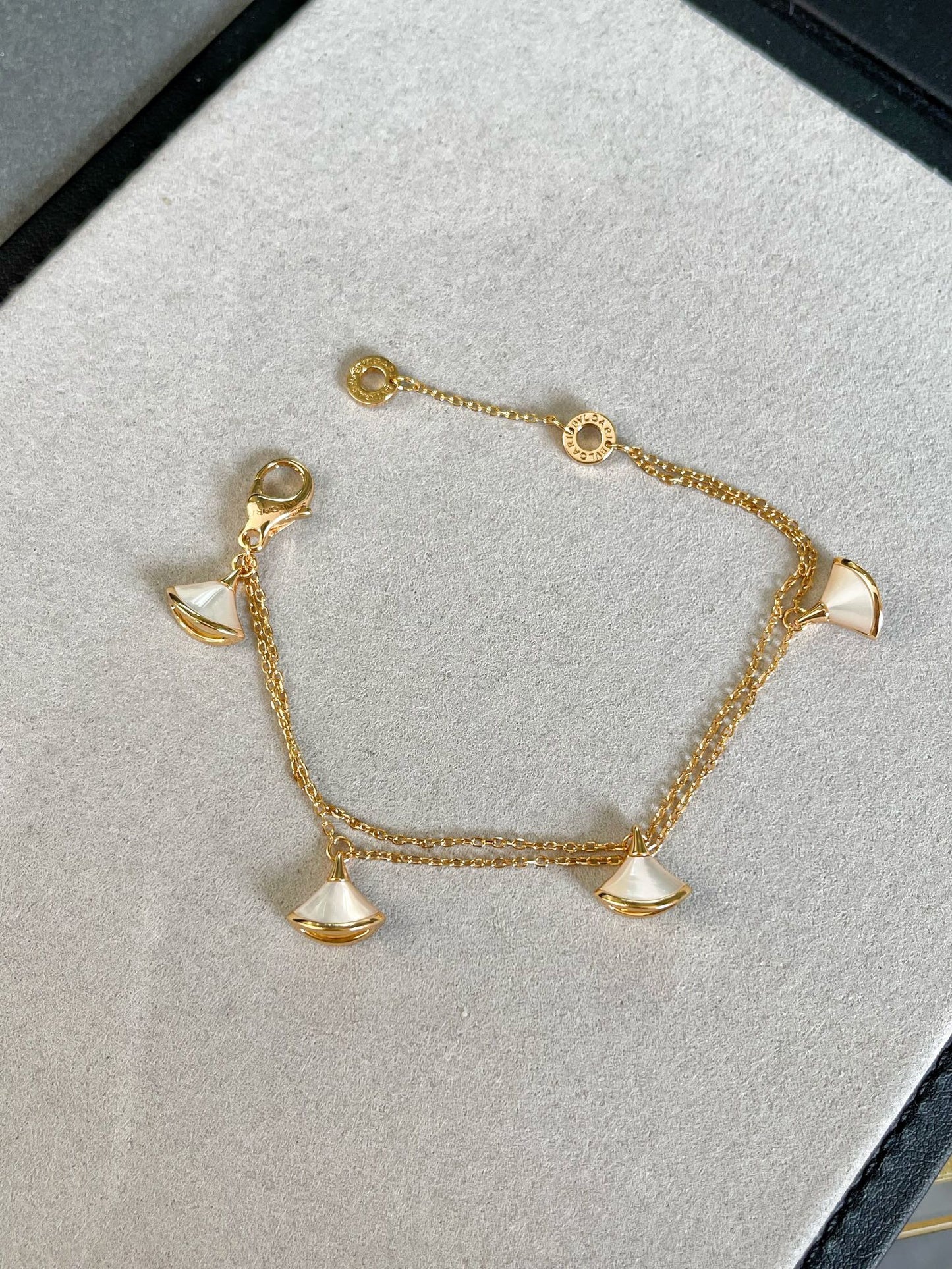 BVLGARI BVL 4 MOTIF GOLD DIVA DREAM BRACELET