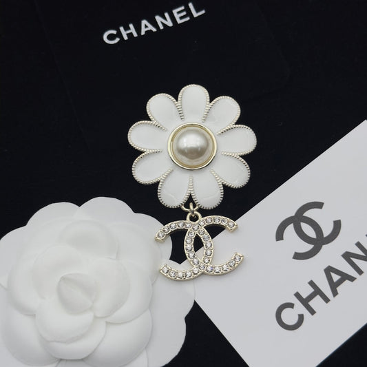 Chanel Brooch Gold White 173225