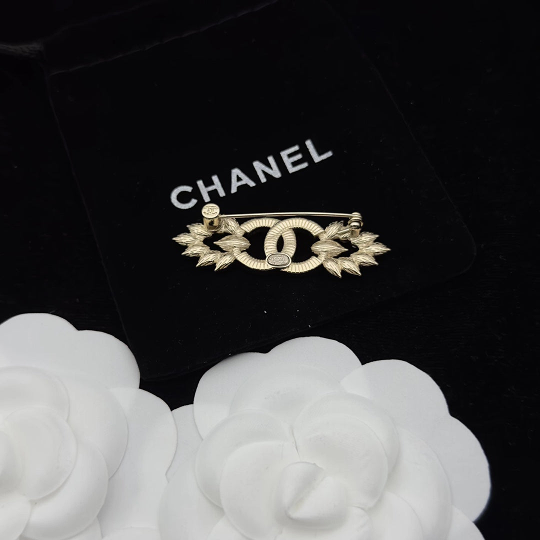 Chanel Brooch Gold 173331