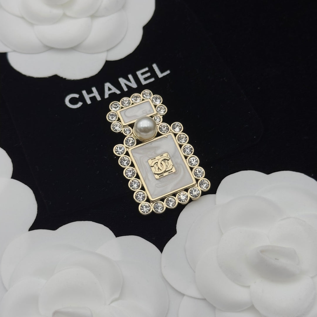 Chanel Brooch Gold 174157