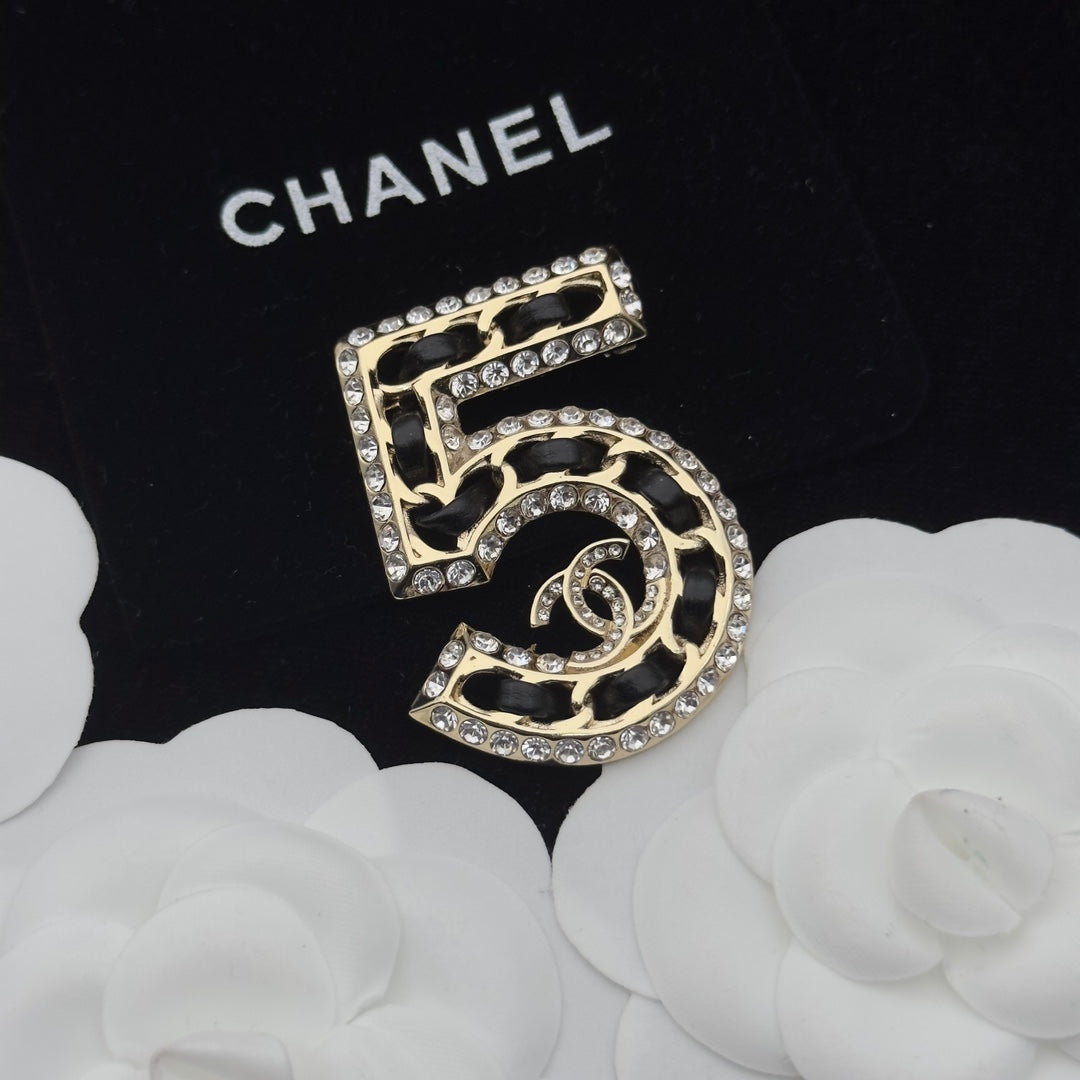 Chanel Brooch Gold 174155