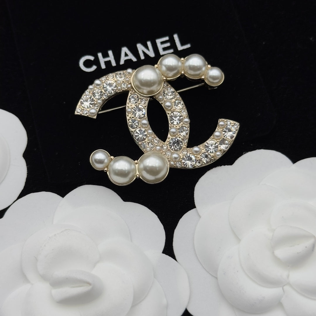 Chanel Brooch Gold 174302