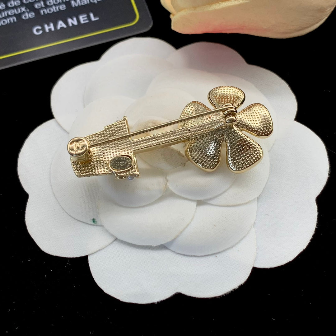 Chanel Brooch Gold 178143