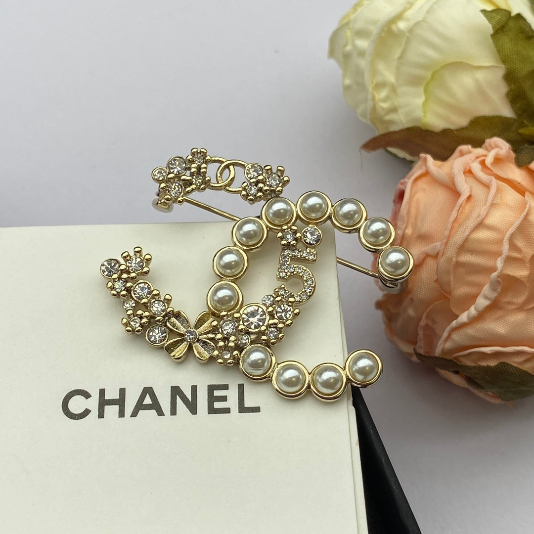 Chanel Brooch 180086