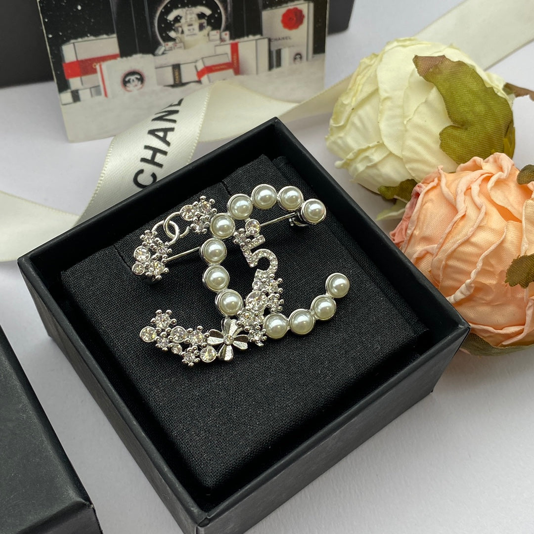 Chanel Brooch 180086