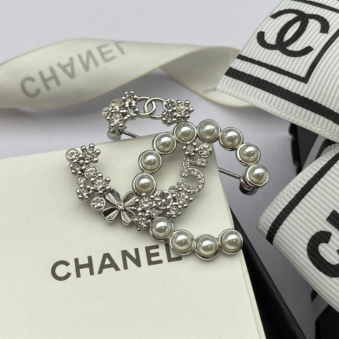 Chanel Brooch 180086
