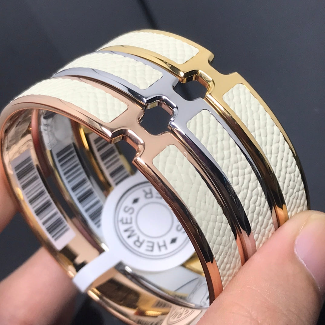 HERMES H Pig Nose White Bracelet