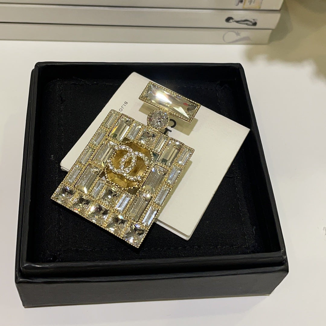 Chanel Brooch Gold 162676