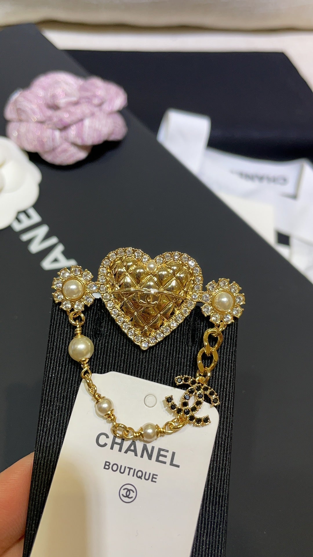 Chanel Brooch Gold 163085