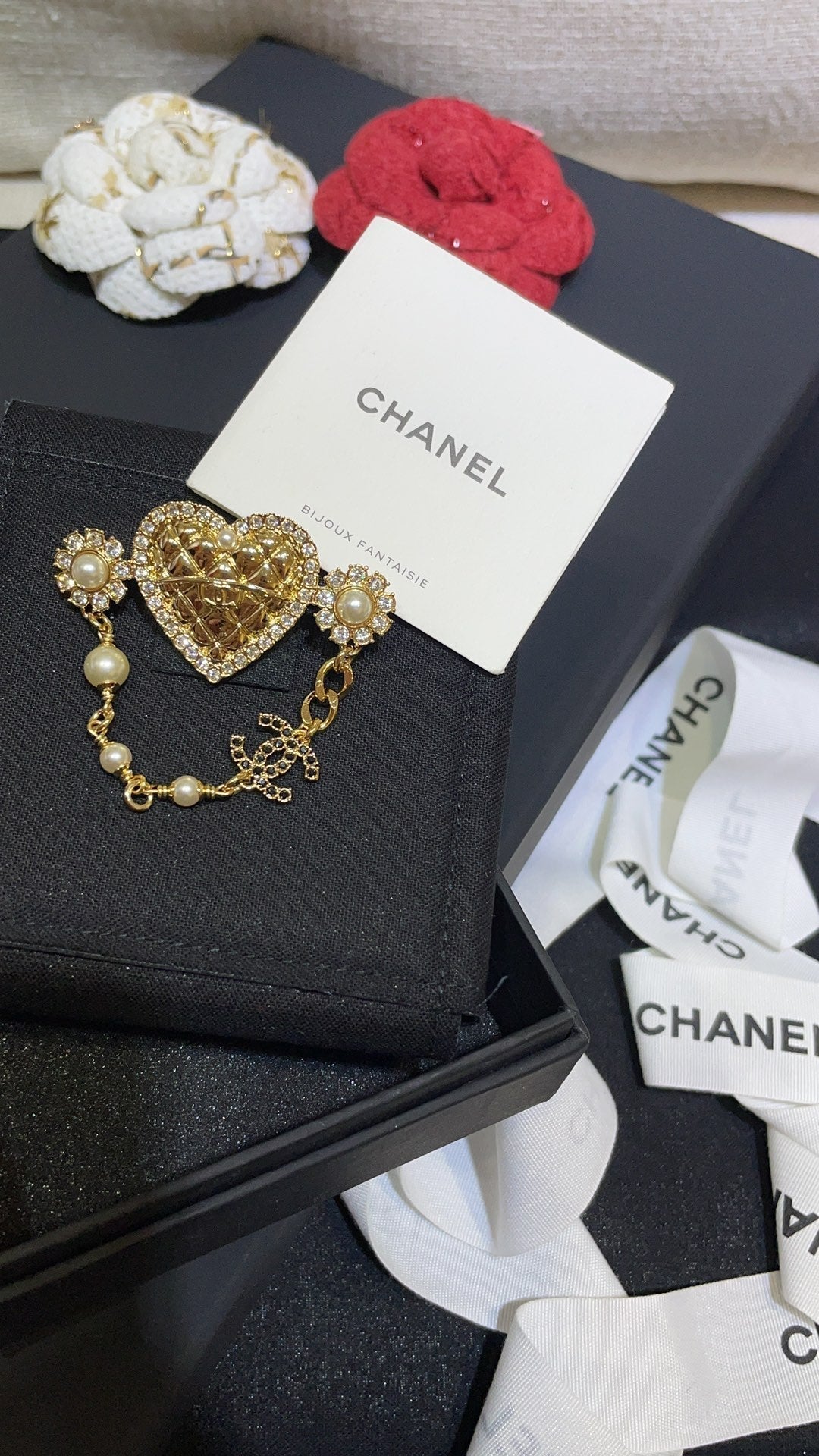 Chanel Brooch Gold 163085