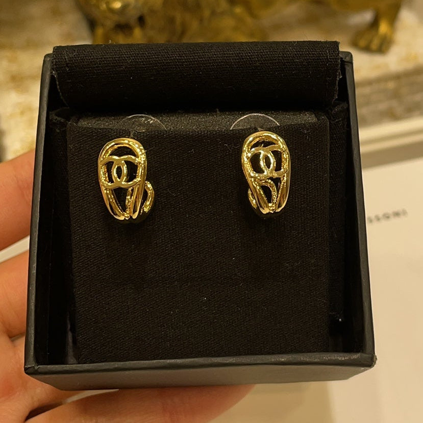Chanel 2026 Hollowed-Out Chanel Gold Teardrop Earrings