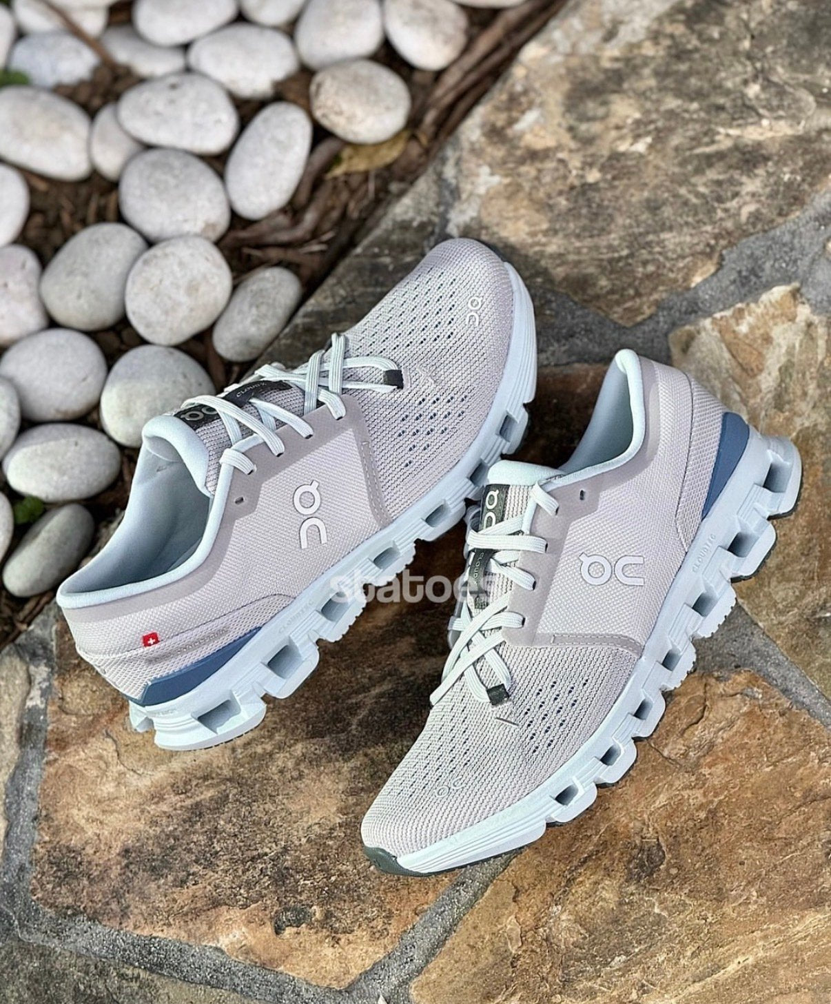 On Running Cloud X 4 Silver Chambray