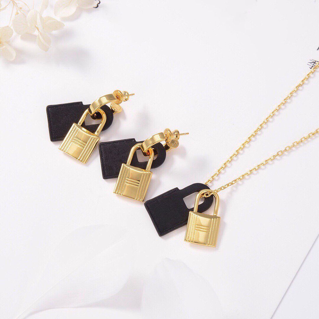 HERMES O'KELLY GOLD NECKLACE