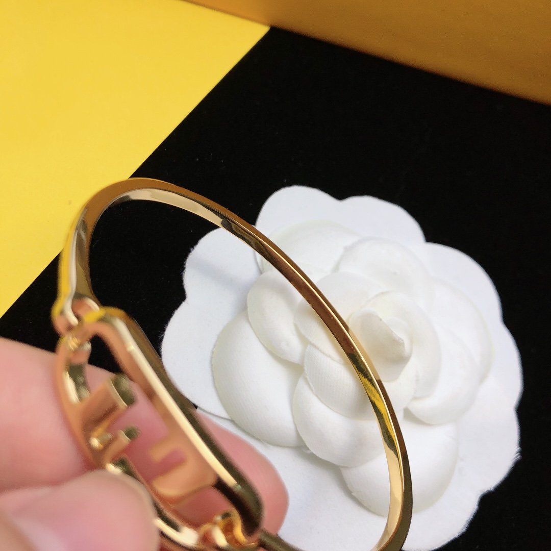 FENDI O'LOCK GOLD BRACELET