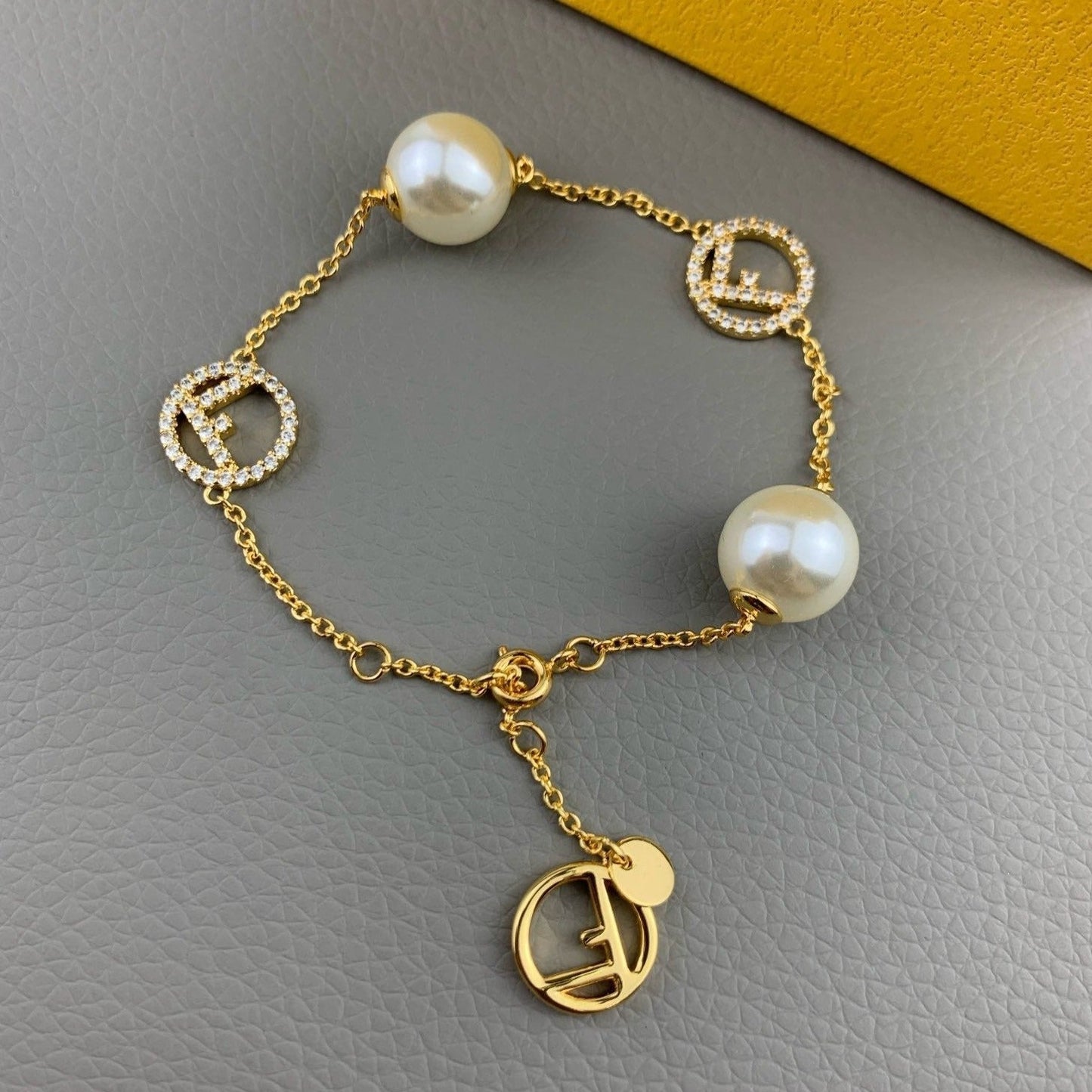 FENDI F BRACELET PEARL GOLD DIAMOND