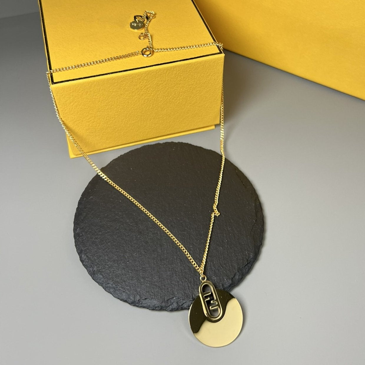 FENDI O'LOCK GOLD NECKLACE