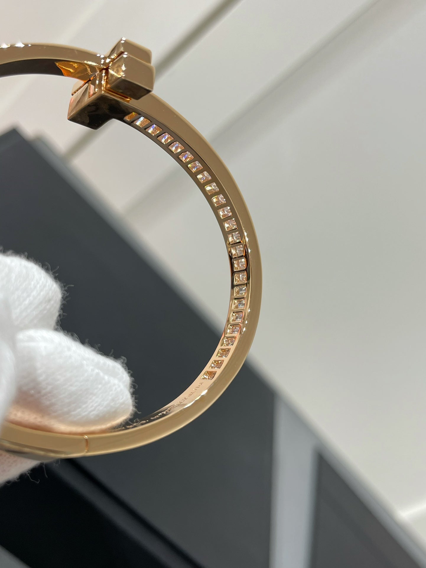 TIFFANY WIDE HINGED BANGLE PINK GOLD WITH BAGUETTE DIAMONDS