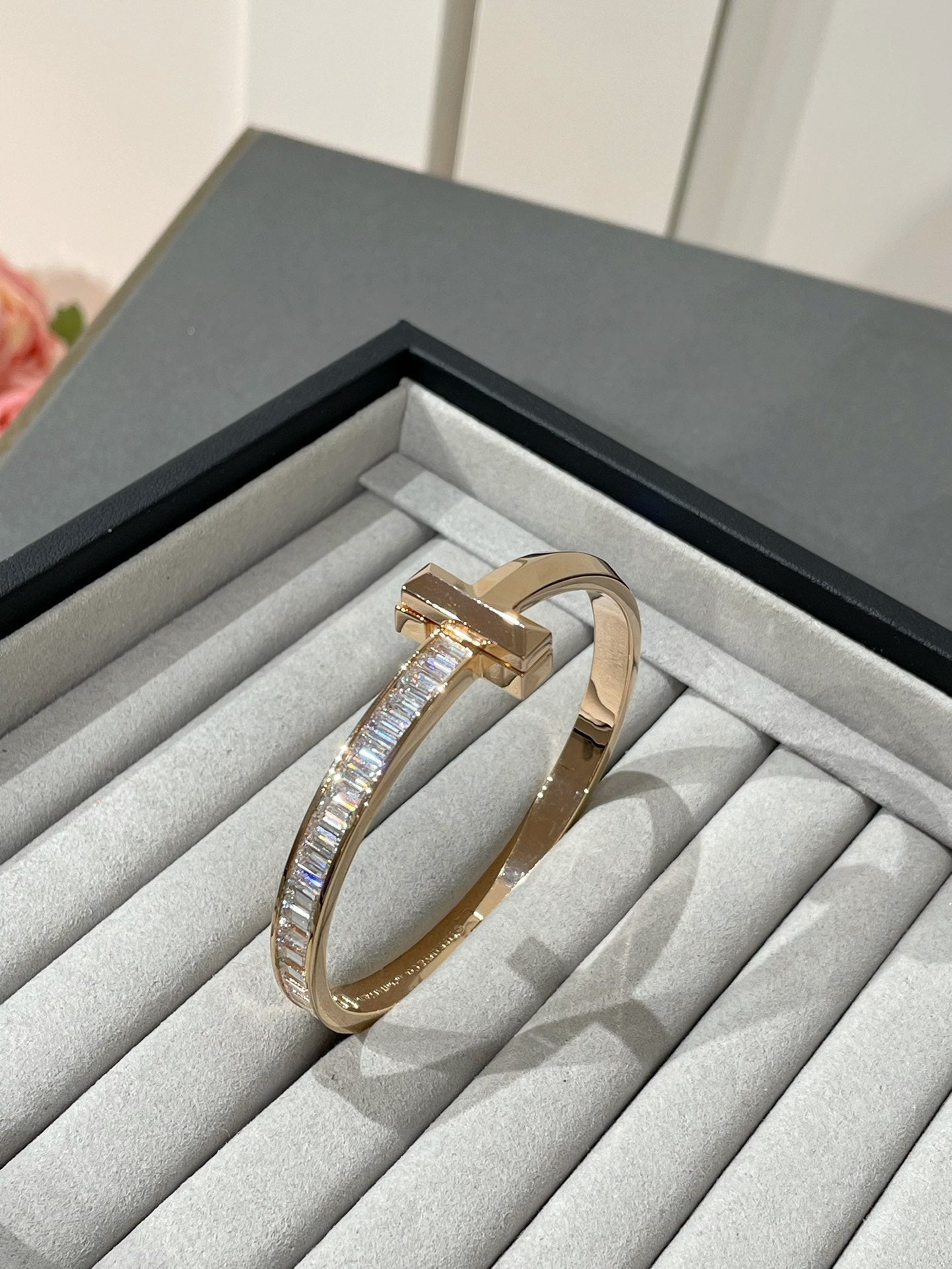 TIFFANY WIDE HINGED BANGLE PINK GOLD WITH BAGUETTE DIAMONDS