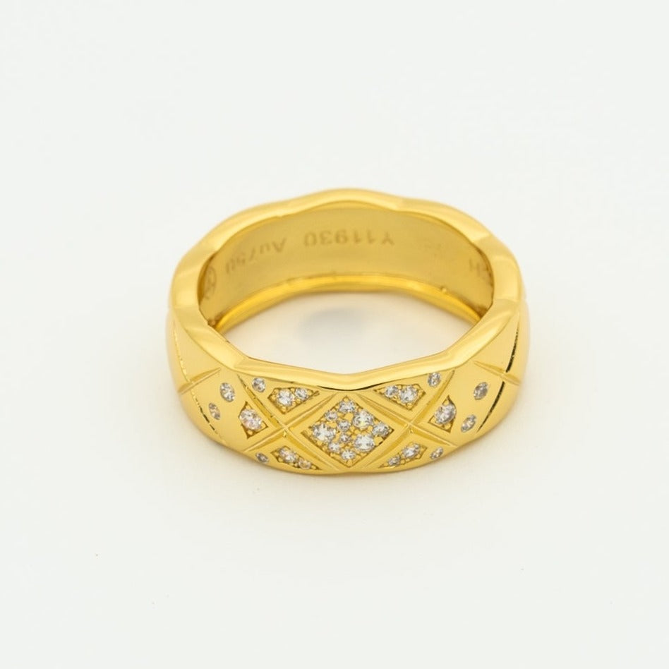 Chanel Crush Ring 6.8Mm Gold Diamonds Quilted
