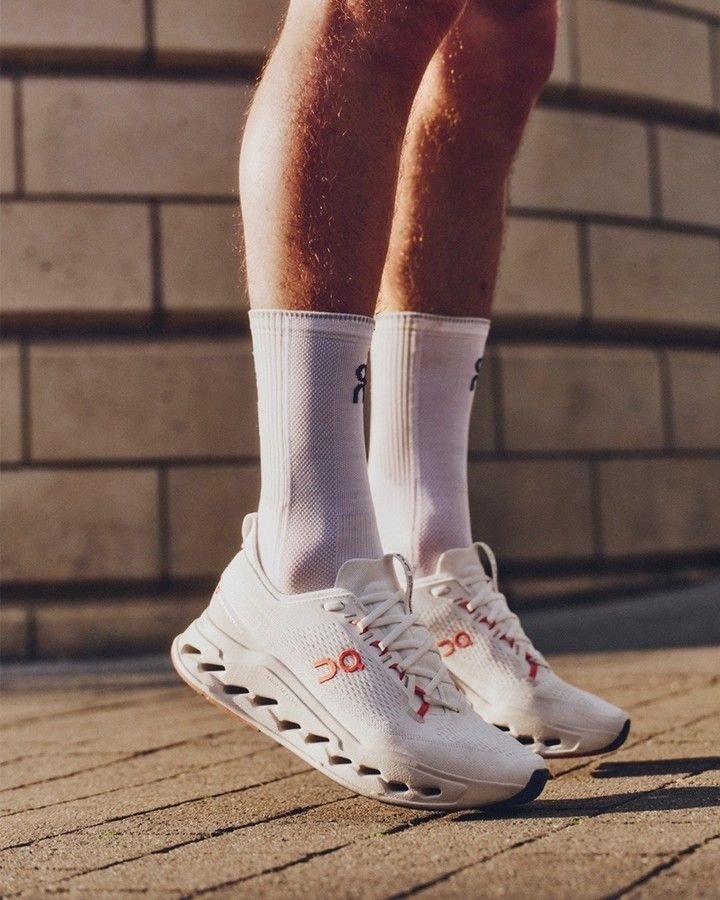 On Running Cloudsurfer Max Ivory Salmon