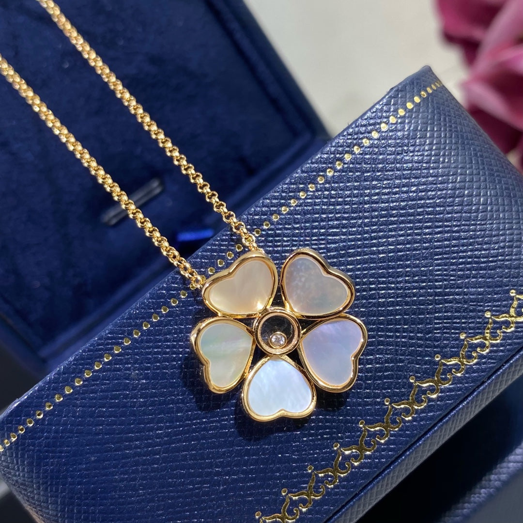 CHOPARD HAPPY HEART FLOWER NECKLACE