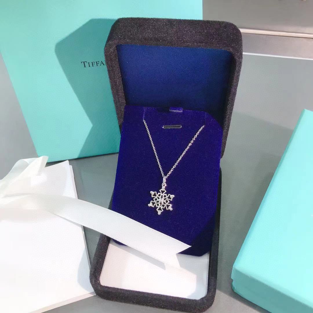 TIFFANY STERLING SILVER SNOWFLAKE PENDANT NECKLACE
