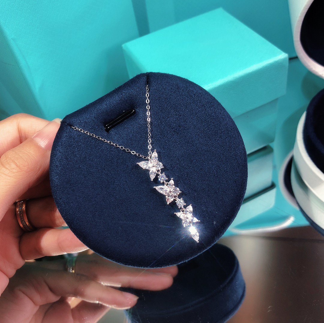 TIFFANY MIXED CLUSTER DIAMOND DROP PENDANT