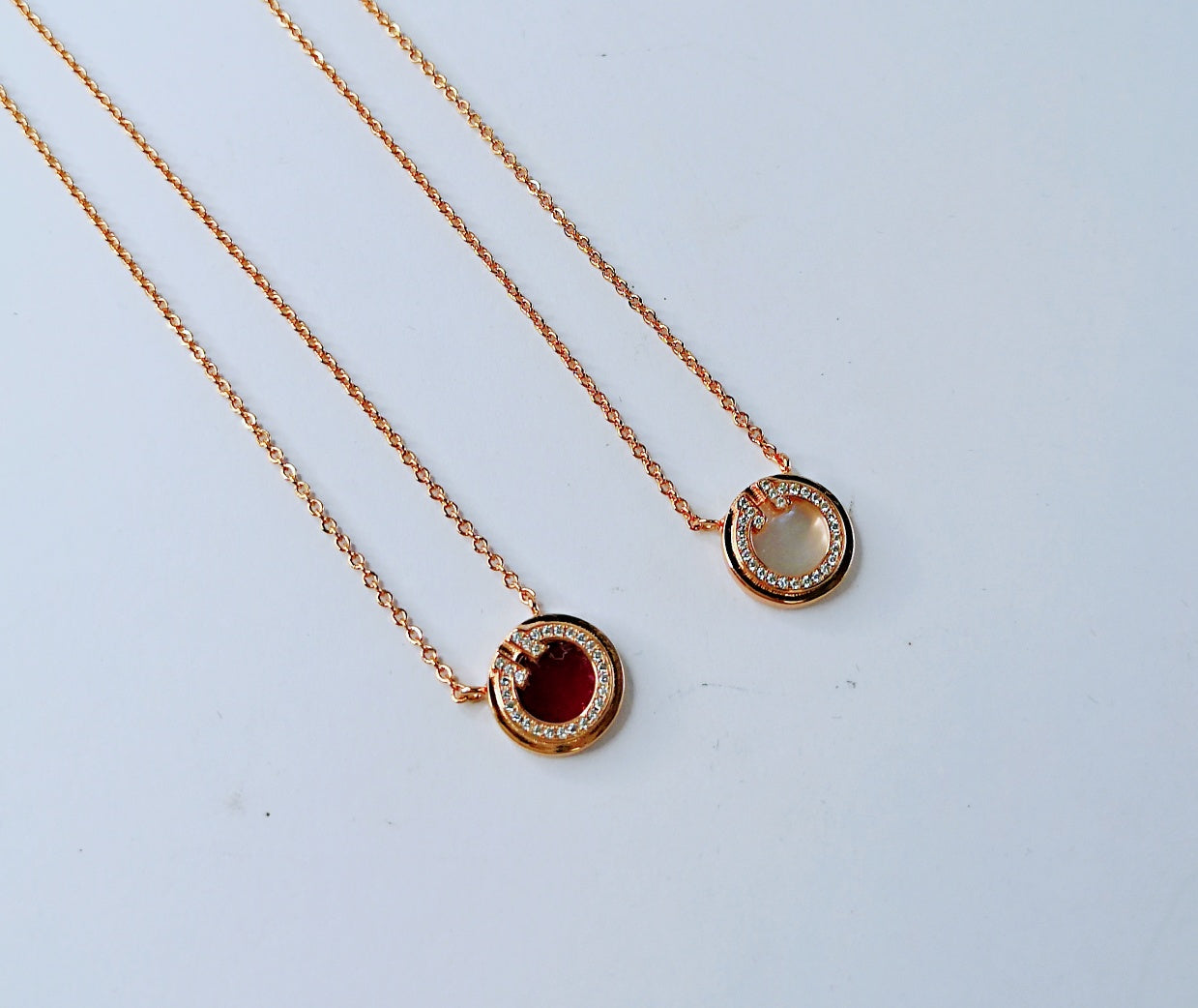 TIFFANY DIAMOND AND MOTHER PEARL CIRCLE NECKLACE PENDANT