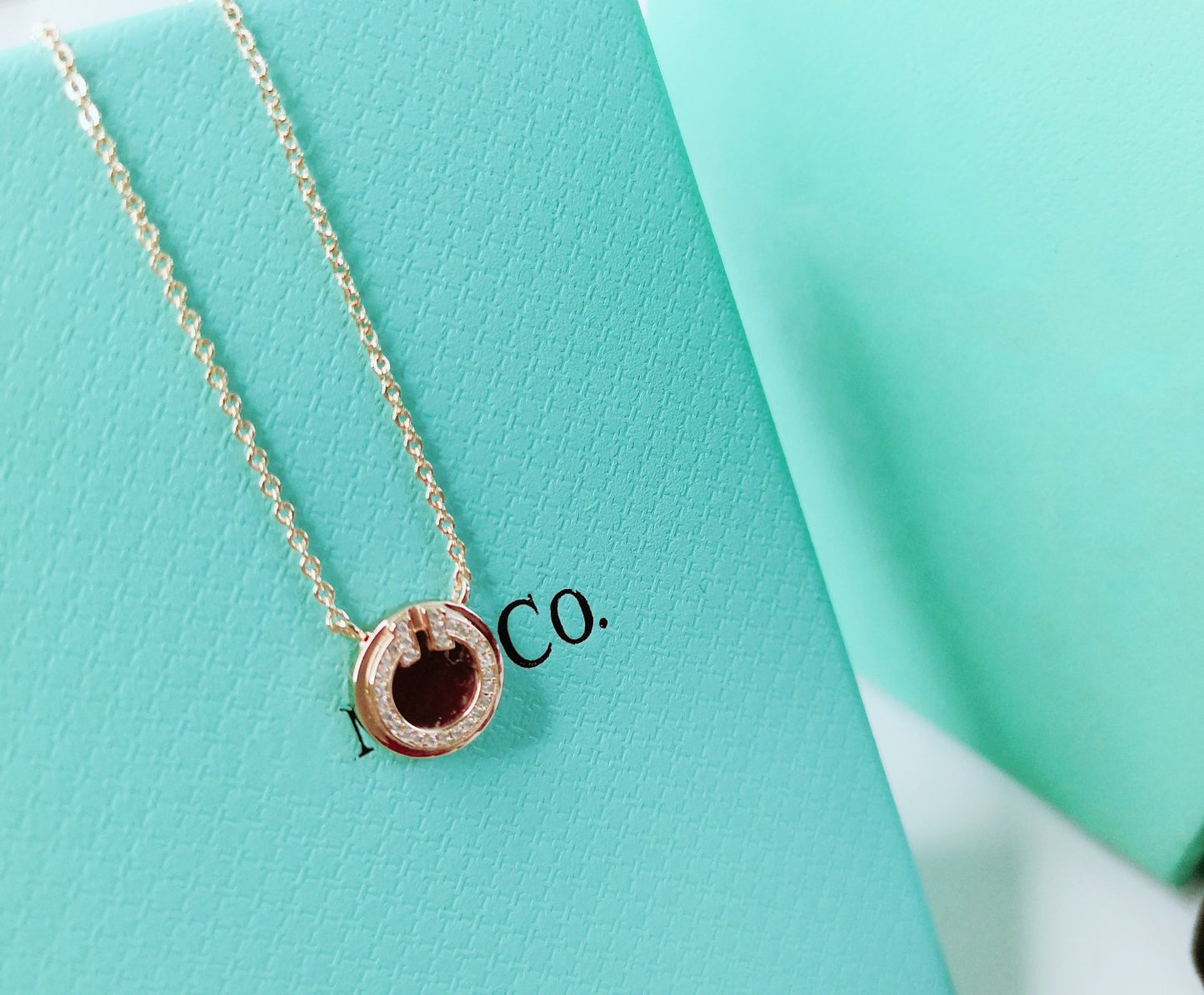 TIFFANY DIAMOND AND MOTHER PEARL CIRCLE NECKLACE PENDANT