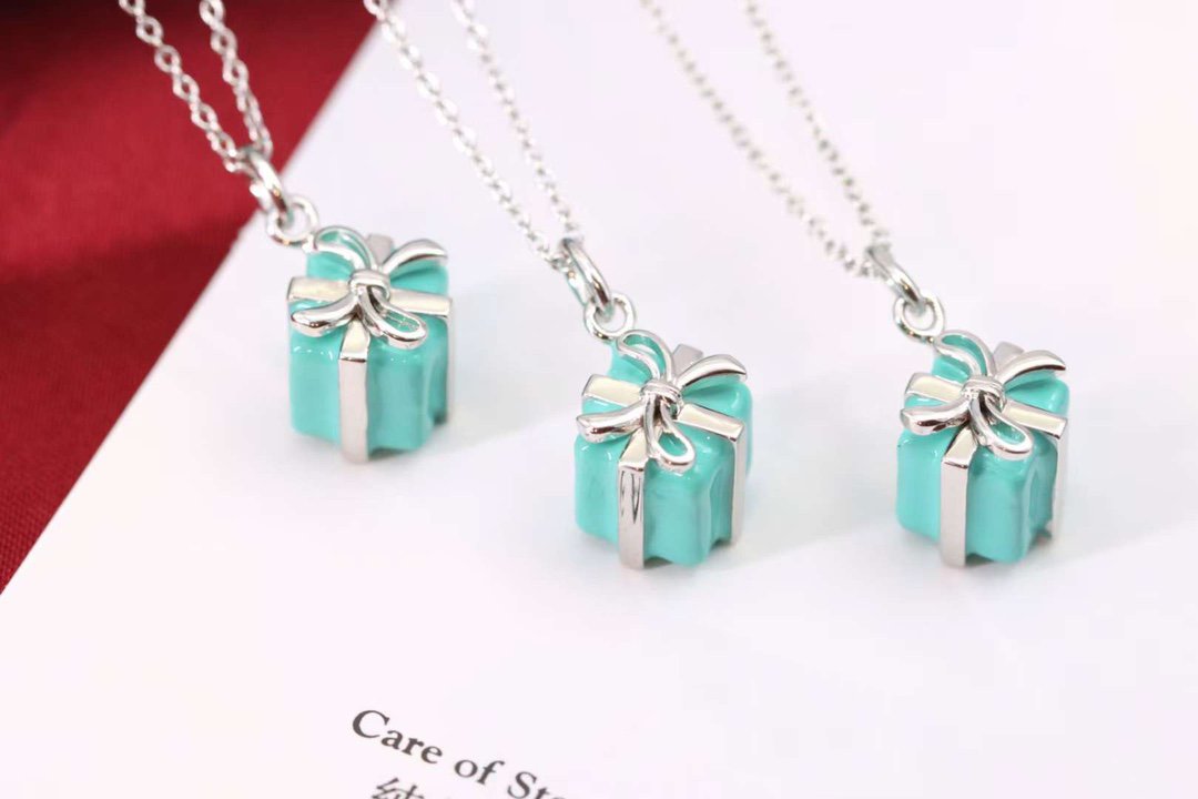 TIFFANY BLUE BOX CHARM NECKLACE