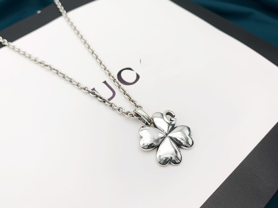 GUCCI GG SILVER CLOVER NECKLACE