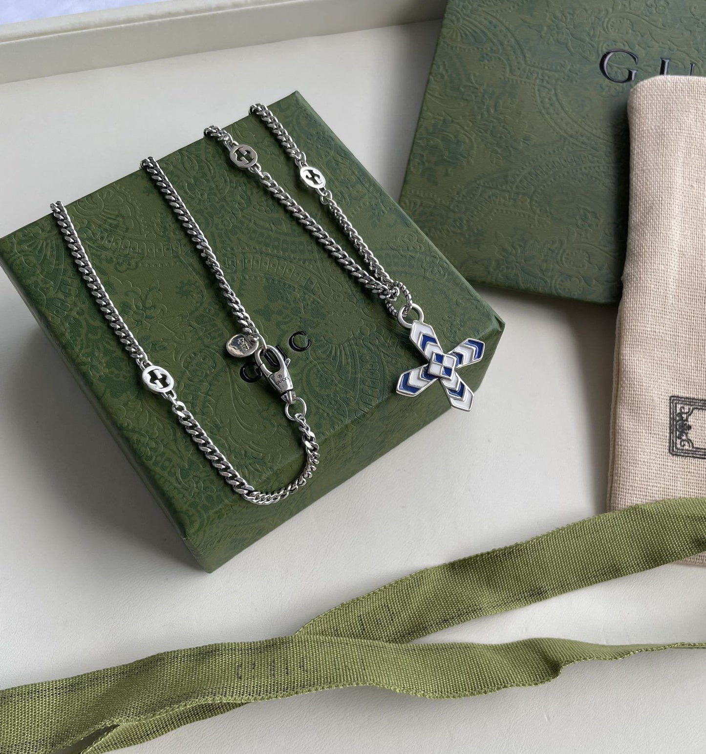 GUCCI GG WOMEN'S NECKLACE WITH CROSS MOTIF PENDANT