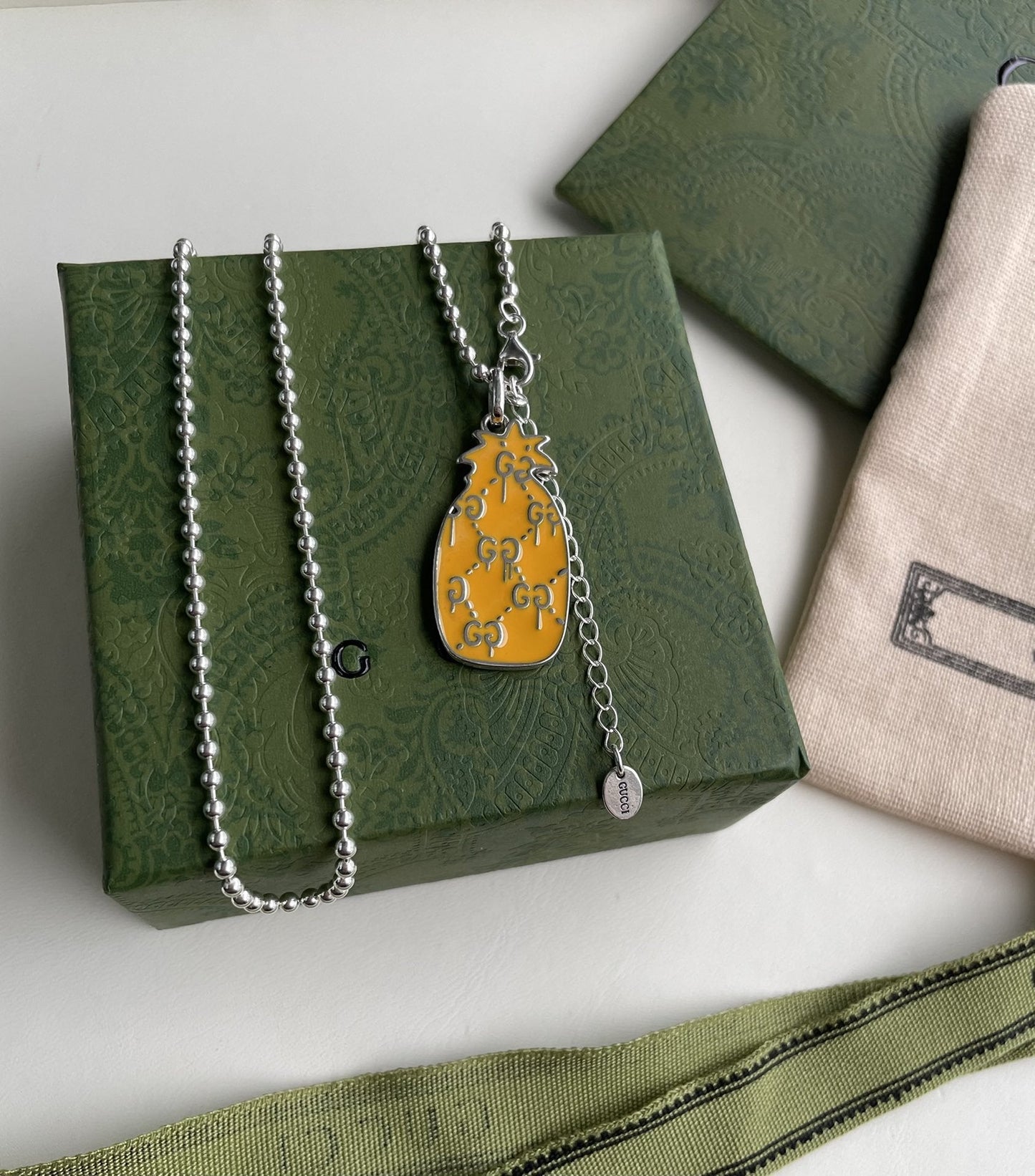 GUCCI GG NECKLACE PENDANT PINEAPPLE PATTERN