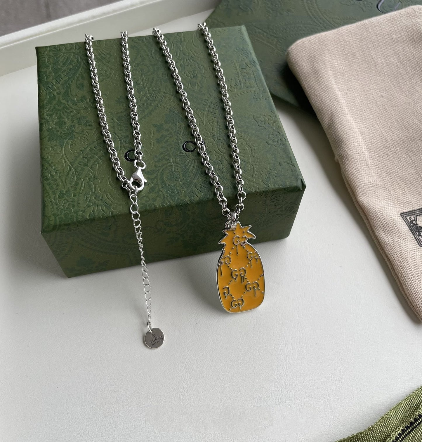 GUCCI GG NECKLACE PENDANT PINEAPPLE PATTERN