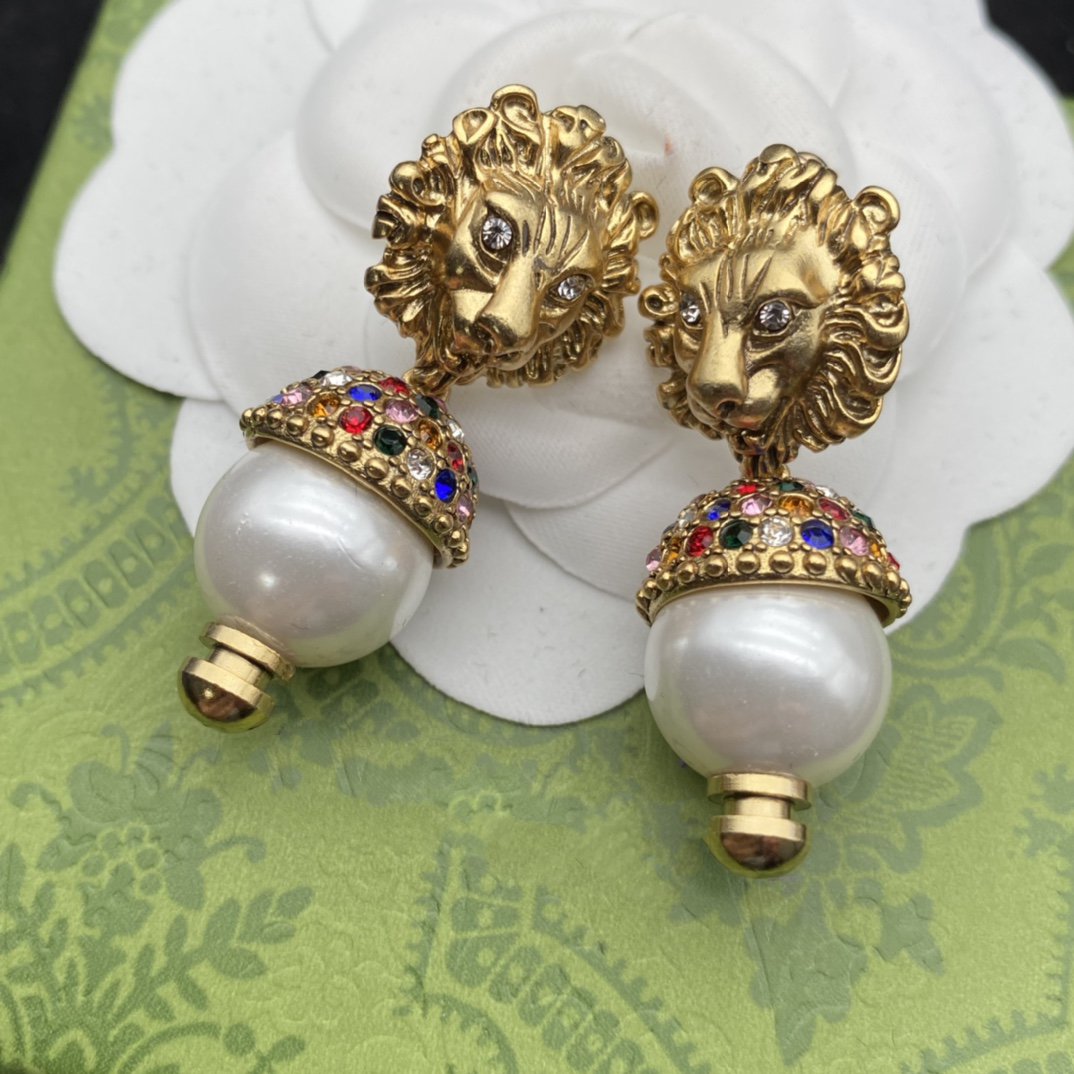 GUCCI GG LION HEAD PEARL COLORED DIAMOND EARRINGS
