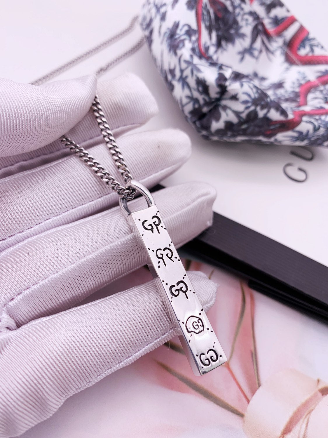 GUCCI GG STERLING SILVER GHOST BAR PENDANT