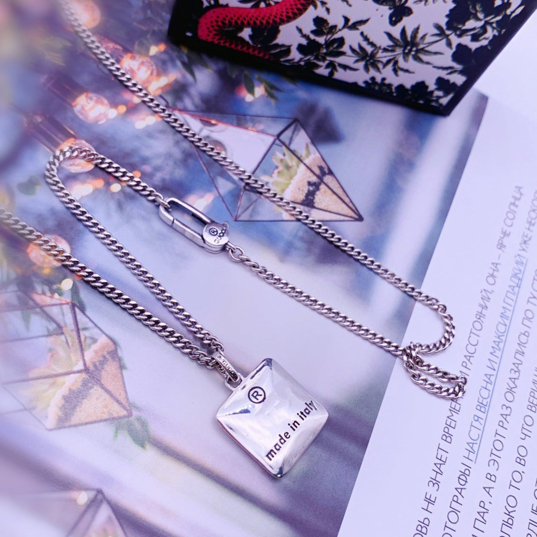 GUCCI LOGO ENGRAVED SQUARE PENDANT NECKLACE