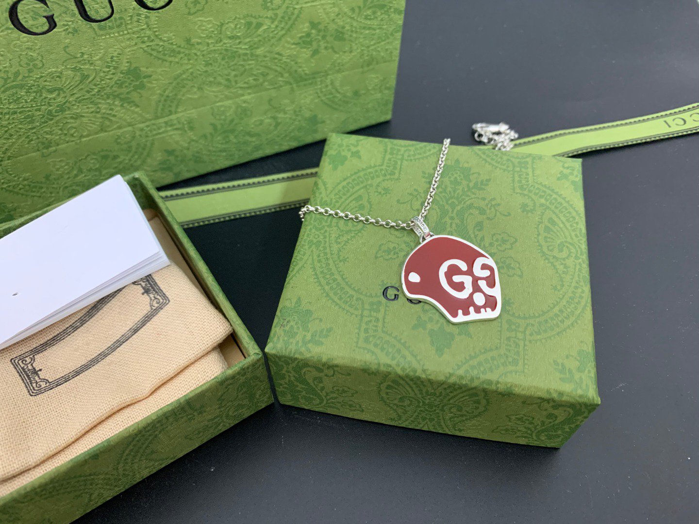 GUCCI GG SKULL RED ENAMEL NECKLACE